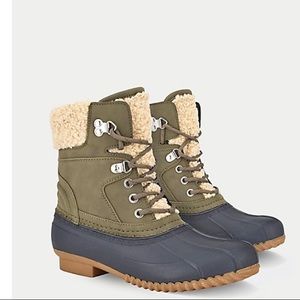 TOMMY HILFIGER 
FAUX SHEARLING DUCK BOOT
$99.00